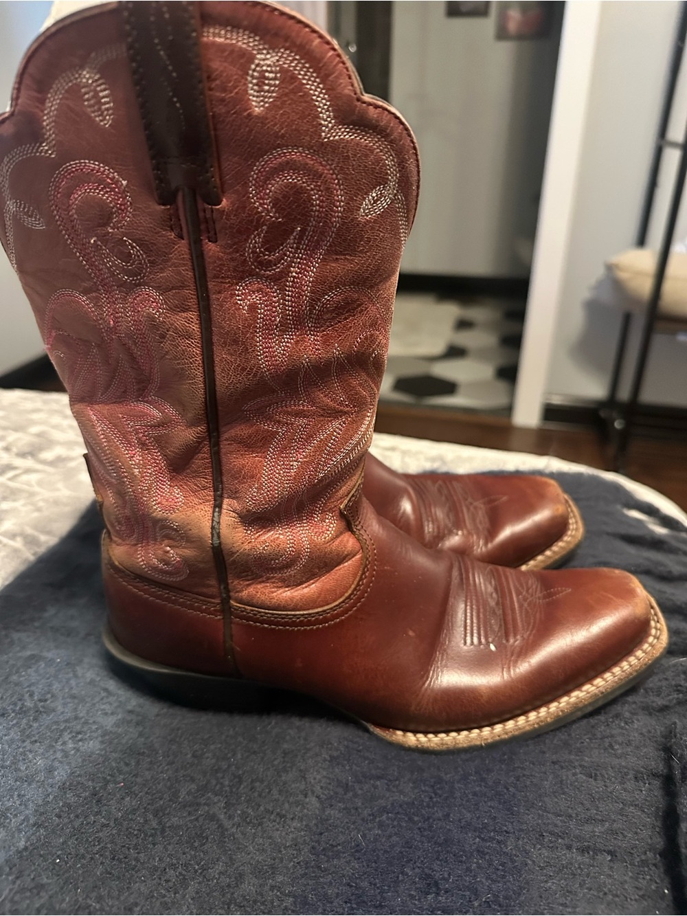 Ariat Chestnut Brown Embroidered Western Cowboy Boots - Picture 2 of 6
